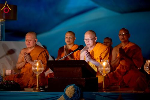 ภาพ No.266207:วันพุธที่ 5 พฤศจิกายน พ.ศ. 2568 (วันพระ ขึ้น 15 ค่ำ เดือน 12) พิธีจุดประทีปโคมลาน, โคมลอย และลอยกระทง ถวายประทีปเป็นพุทธบูชา สร้างความสว่างไสวให้กับแผ่นดินด้วยแสงธรรม ณ พุทธอุทยานนานาชาติ จังหวัดหนองคาย