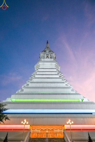 ภาพ No.201676:พิธีจุดประทีปถวายเป็นพุทธบูชา และบูชาธรรมมหาปูชนียาจารย์ ณ อาคารธรรมยาตรา กตัญญูบูชามหาปูชนียาจารย์ ตรงข้ามวัดปากน้ำภาษีเจริญ จ.กรุงเทพมหานคร ในโครงการธรรมยาตรา กตัญญูบูชา มหาปูชนียาจารย์ พระมงคลเทพมุนี(สด จนฺทสโร) พระผู้ปราบมาร อนุสรณ์สถาน 7 แห่ง