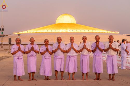 ภาพ No.180102:พิธีปลงผมนาคธรรมทายาท ในโครงการอุปสมบทหมู่ บูชาธรรมมหาปูชนียาจารย์ (ศูนย์อบรมวัดพระธรรมกาย) วันที่ 1 ธันวาคม พ.ศ. 2567 ณ ลานธรรมหารัตนวิหารคด วัดพระธรรมกาย จ.ปทุมธานี