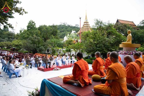 ภาพ No.351426:วันที่ 22 กันยายน พ.ศ. 2569  พิธีตักบาตรสามเณรธรรมทายาท โครงการบรรพชาพัฒนาคุณธรรม จริยธรรม  สำหรับนักเรียนนายสิบตำรวจ (นสต.) รุ่นที่ 16 ศูนย์ฝึกอบรมตำรวจภูธรภาค 1  ณ วัดพระพุทธบาทราชวรมหาวิหาร
