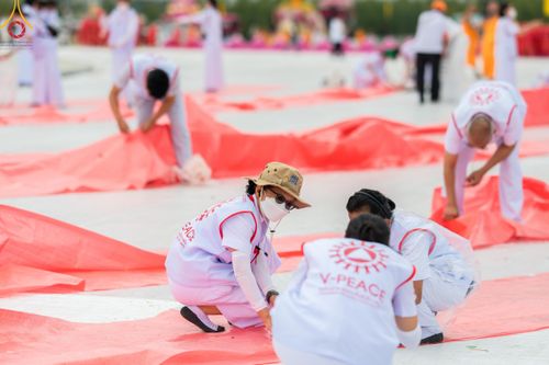 ภาพ No.119864:V.19 แกล้วกล้า การเตรียมงาน เก็บงาน การรับบุญของเจ้าหน้าที่หน่วยงานต่างๆ เพื่อโครงการธรรมยาตรา กตัญญูบูชามหาปูชนียาจารย์ พระมงคลเทพมุนี (สด จนฺทสโร) พระผู้ปราบมาร อนุสรณ์สถาน 7 แห่ง ปีที่ 12 ระหว่างวันที่ 2 - 31 มกราคม พ.ศ.2567