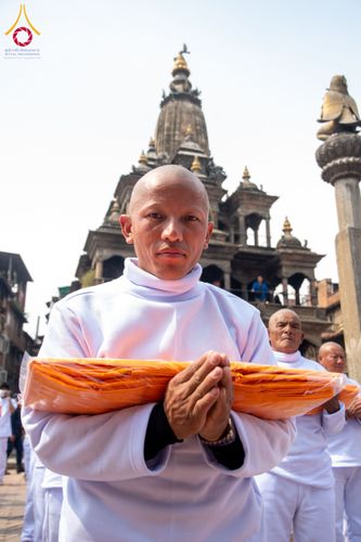 ภาพ No.129899:พิธีตัดปอยผมและแห่นาคธรรมทายาท ในโครงการบรรพชา 1,250 รูป ณ แดนประสูติ สวนลุมพินี ประเทศเนปาล วันที่ 2 มีนาคม พ.ศ. 2567