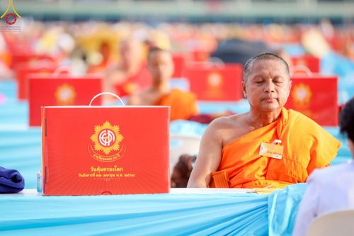 ภาพ No.221748:วันอังคารที่ 22 เมษายน พ.ศ. 2568 ภาพพิธีถวายมหาสังฆทานคณะสงฆ์ 40,000 กว่าวัดทั่วประเทศ เนื่องในวันคุ้มครองโลก ชุดที่ 2 (ปลื้มให้สมการรอคอย) ณ ลานธรรมพระมหาธรรมกายเจดีย์ วัดพระธรรมกาย