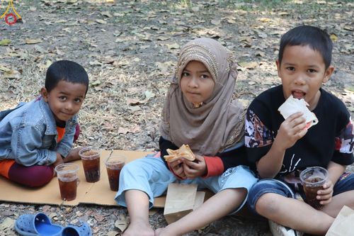 ภาพ No.194053:วัดพระธรรมกาย จัดงานวันเด็กแห่งชาติ ประจำปี พ.ศ.2568 ออกร้านอาหาร 200 ร้าน มอบของขวัญหลายหมื่นชิ้น วันที่ 12 มกราคม พ.ศ. 2568 วัดพระธรรมกาย อ.คลองหลวง จ.ปทุมธานี