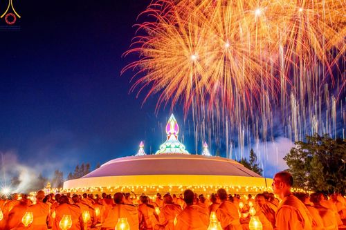 ภาพ No.192824:พิธีจุดประทีปถวายเป็นพุทธบูชา และบูชาธรรมมหาปูชนียาจารย์ ณ อนุสรณ์สถานคลองบางนางแท่น อ.สามพราน จ.นครปฐม ในโครงการธรรมยาตรา กตัญญูบูชา มหาปูชนียาจารย์ พระมงคลเทพมุนี(สด จนฺทสโร) พระผู้ปราบมาร อนุสรณ์สถาน 7 แห่ง ปีที่ 13 วันที่ 10 มกราคม พ.ศ. 2568