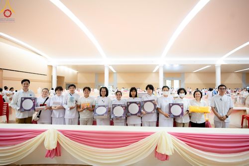 ภาพ No.145423:พิธีถวายผ้าอาบน้ำฝนและประทีปโคมไฟ ณ สภาธรรมกายสากล วัดพระธรรมกาย วันเสาร์ที่ 20 กรกฎาคม พ.ศ. 2567