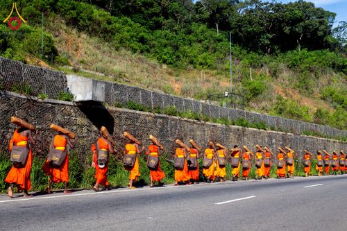 ภาพ No.226438:วันที่ 7-10 พฤษภาคม พ.ศ. 2568 โครงการเดินธรรมยาตรา สยาม-ลังกา ธรรมยาตรา ฉลองเทศกาลวิสาขบูชาแห่งชาติ ศรีลังกา บูชาธรรม 81 ปี หลวงพ่อธัมมชโย เมืองนูวราอิลิยา ประเทศศรีลังกา