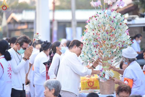 ภาพ No.116227:พิธีตักบาตรพระธรรมยาตรา ณ อนุสรณ์สถานลำดับที่ 4 สถานที่เกิดด้วยกายธรรม วัดโบสถ์(บน) จ.นนทบุรี วันที่ 21 มกราคม พ.ศ. 2567