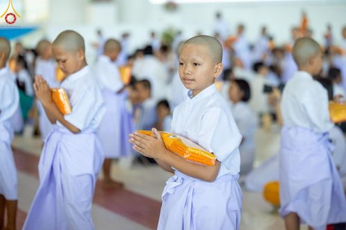 ภาพ No.215139:วันเสาร์ที่ 5 เมษายน พ.ศ. 2568 พิธีเวียนประทักษิณรอบพระมหาธรรมกายเจดีย์  พิธีวันทาเจดีย์ พิธีขอขมาและมอบผ้าไตร ในโครงการบรรพชาสามเณรฟื้นฟูพระพุทธศาสนาทั่วไทย , โครงการหน่อแก้วเปรียญธรรม รุ่นที่ 13 ,  โครงการสามเณรยุวธรรมทายาท รุ่นที่ 33 , โครงการสามเณรมั