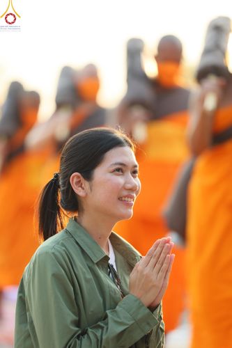 ภาพ No.110576:พิธีต้อนรับพระธรรมยาตรา ในโครงการธรรมยาตรากตัญญูบูชา มหาปูชนียาจารย์ พระมงคลเทพมุนี(สด จนฺทสโร) พระผู้ปราบมาร อนุสรณ์สถาน 7 แห่ง ปีที่ 12 วันที่ 11 มกราคม พ.ศ. 2567 ณ อนุสรณ์สถานลำดับที่ 3 สถานที่เกิดใหม่ในเพศสมณะ วัดสองพี่น้อง จ.สุพรรณบุรี