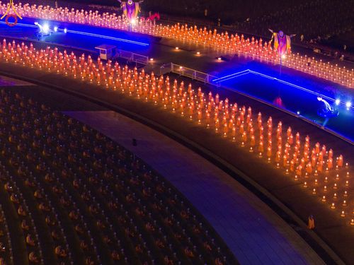 ภาพ No.124944:พิธีเวียนประทักษิณและจุดมาฆประทีป ในวันมาฆบูชา เสาร์ที่ 24 กุมภาพันธ์ พ.ศ. 2567 ณ พระมหาธรรมกายเจดีย์ วัดพระธรรมกาย