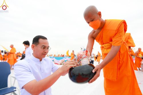 ภาพ No.118654:พิธีตักบาตรพระธรรมยาตรา ปีที่ 12 ณ อนุสรณ์สถานลำดับที่ 5 สถานที่เผยแผ่วิชชาธรรมกายครั้งแรก อนุสรณ์สถานบางปลา จ.นครปฐม วันที่ 25 มกราคม พ.ศ. 2567