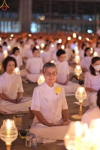 ภาพ No.122162:พิธีจุดประทีปถวายเป็นพุทธบูชา และบูชาธรรมมหาปูชนียาจารย์ พระมงคลเทพมุนี(สด จนฺทสโร) ในโครงการธรรมยาตรา กตัญญูบูชา มหาปูชนียาจารย์ พระมงคลเทพมุนี(สด จนฺทสโร) พระผู้ปราบมาร อนุสรณ์สถาน 7 แห่ง ปีที่ 12 วันที่ 31 มกราคม พ.ศ. 2567 ณ วัดพระธรรมกาย จ.ปทุมธานี