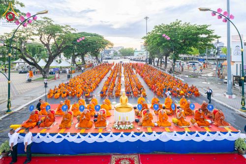 ภาพ No.329478:วันอาทิตย์ที่ 24 พฤษภาคม พ.ศ. 2569 พิธีตักบาตรพระ 1,000 รูป เพื่อถวายเป็นพุทธบูชาในเทศกาลวิสาขบูชาโลก และ ถวายเป็นพระราชกุศล  ณ ลานศิลปวัฒนธรรม เมืองปัตตานี จ.ปัตตานี