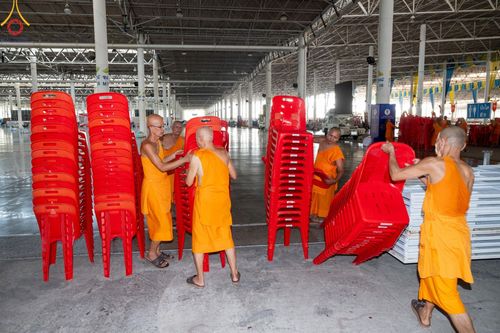 ภาพ No.58460:V.41 เทหมดใจ  ลุยต่อไป ร้อยซาวปี การเตรียมงาน การปฏิบัติงาน และการเก็บงาน ของเจ้าหน้าที่หน่วยงานต่างๆ เพื่อพิธีฉลองอายุวัฒนมงคล 80 ปี หลวงพ่อธัมมชโย และรับถวายมหาสังฆทาน 10,000 กว่าวัดทั่วประเทศ ในวันคุ้มครองโลก จันทร์ที่ 22 เมษายน พ.ศ. 2567