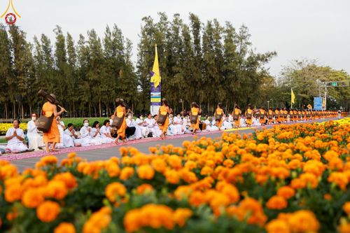 ภาพ No.120250:พิธีต้อนรับพระธรรมยาตรา ในโครงการธรรมยาตรา กตัญญูบูชา มหาปูชนียาจารย์ พระมงคลเทพมุนี(สด จนฺทสโร) พระผู้ปราบมาร อนุสรณ์สถาน 7 แห่ง ปีที่ 12 วันที่ 28 มกราคม พ.ศ. 2567 ณ วัดพระธรรมกาย จ.ปทุมธานี
