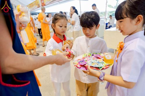 ภาพ No.273103:วันอาทิตย์ที่ 23 พฤศจิกายน พ.ศ.2568 พิธีมุทิตาสักการะ พระมหาเถระและพระเถระ ประจำปีพุทธศักราช 2568 ณ ห้องแก้วสารพัดนึก 2 สภาธรรมกายสากล  วัดพระธรรมกาย