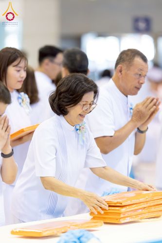 ภาพ No.215624:วันอาทิตย์ต้นเดือนที่ 6 เมษายน พ.ศ. 2568 ขบวนอัญเชิญผ้าป่าสมทบ มหาสังฆทาน 40,000 กว่าวัดทั่วประเทศ ณ สภาธรรมกายสากล วัดพระธรรมกาย