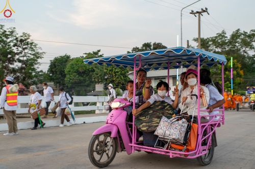 ภาพ No.110623:พิธีต้อนรับพระธรรมยาตรา ในโครงการธรรมยาตรากตัญญูบูชา มหาปูชนียาจารย์ พระมงคลเทพมุนี(สด จนฺทสโร) พระผู้ปราบมาร อนุสรณ์สถาน 7 แห่ง ปีที่ 12 วันที่ 11 มกราคม พ.ศ. 2567 ณ อนุสรณ์สถานลำดับที่ 3 สถานที่เกิดใหม่ในเพศสมณะ วัดสองพี่น้อง จ.สุพรรณบุรี