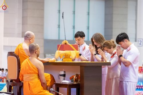 ภาพ No.160358:พิธีทอดผ้าป่าสมทบกฐินวัดพระธรรมกาย และสมทบกฐิน 30,000 วัดทั่วไทย ครั้งที่ 3 ณ สภาธรรมกายสากล วัดพระธรรมกาย วันพฤหัสบดีที่ 10 ตุลาคม พ.ศ. 2567