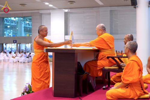 ภาพ No.232166:วันอาทิตย์ที่ 6 กรกฏาคม พ.ศ. 2568 พิธีมอบโล่เกียรติคุณ สวดธัมมจักกัปปวัตตนสูตร และรางวัลโครงการผู้นำแสงสว่างออนไลน์ ณ ห้องแก้วสารพัดนึก1 สภาธรรมกายสากล วัดพระธรรมกาย