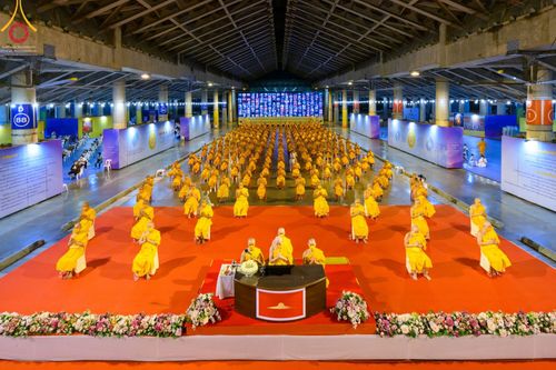 ภาพ No.67900:พิธีเจริญพระพุทธมนต์ จุดประทีปถวายเป็นพุทธบูชา และพิธีฉลองชัยสวดมนต์บทธรรมจักร 4,990,000,082 จบ เนื่องในวาระอายุวัฒนมงคลครบ 82 ปี หลวงพ่อทัตตชีโว ณ พระมหาธรรมกายเจดีย์ วัดพระธรรมกาย จ.ปทุมธานี วันพุธที่ 21 ธันวาคม พ.ศ. 2565