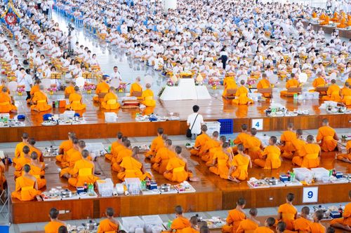 ภาพ No.152979:พิธีถวายภัตตาหารเมนูสวรรค์ ในพรรษาแห่งการเข้าถึงธรรม วันอังคารที่ 10 กันยายน พ.ศ. 2567 ครบรอบ 24 ปี วันละสังขาร คุณยายอาจารย์มหารัตนอุบาสิกาจันทร์ ขนนกยูง ณ หอฉันคุณยายอาจารย์ฯ วัดพระธรรมกาย