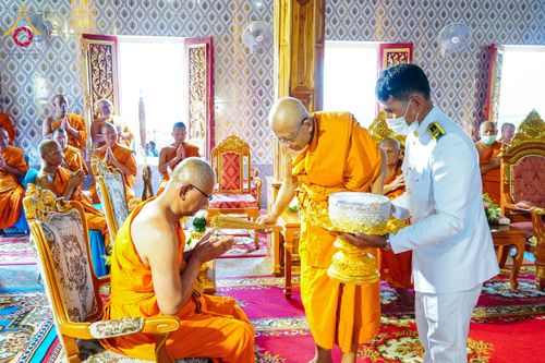 ภาพ No.146707:พิธีต้อนรับสัญญาบัตร พัดยศ ผ้าไตร ในโอกาสที่พระบาทสมเด็จพระเจ้าอยู่หัว ทรงพระกรุณาโปรดพระราชทานสัญญาบัตรตั้งสมณศักดิ์ พระวิมลศาสนวิเทศ (สำรวจ กมโล) เจ้าอาวาสวัดไทยนอร์เวย์ เป็นพระราชาคณะชั้นราช ในราชทินนามที่ “พระราชวชิรศาสนวิเทศ”