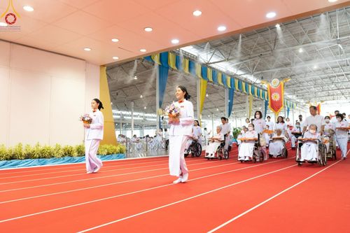 ภาพ No.150110:พิธีทอดผ้าป่าสมทบกฐินวัดพระธรรมกาย และสมทบกฐิน 30,000 วัดทั่วไทย ครั้งที่ 1 เนื่องในวันธรรมชัย 27 สิงหาคม พ.ศ.2567 ณ สภาธรรมกายสากล วัดพระธรรมกาย