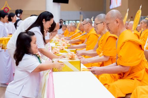 ภาพ No.237847:วันอาทิตย์ที่ 10 สิงหาคม พ.ศ. 2568 พิธีถวายไทยธรรมมุทิตาเปรียญธรรมและบาลีศึกษา ณ ห้องแก้วสารพัดนึก2 วัดพระธรรมกาย ปทุมธานี