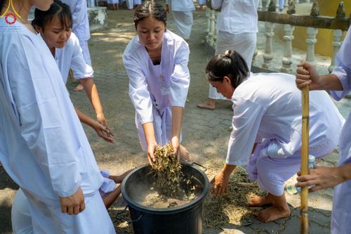 ภาพ No.140348:Photo Story มหัศจรรย์วัดดงดินแดง  EP.8  ภาพการเตรียมงาน การปฎิบัติงาน ของเหล่าผู้ทุ่มเทและเสียสละ เพื่อความสำเร็จของความมหัศจรรย์ ณ วัดดงดินแดง ต.ม่อนจอง อ.อมก๋อย จ.เชียงใหม่ วันที่ 1-7 เมษายน พ.ศ. 2567