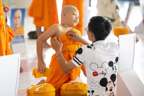 ภาพ No.134992:พิธีถวายบาตรแด่นาคธรรมทายาท ในโครงการบรรพชาสามเณรฟื้นฟูพระพุทธศาสนาทั่วไทย ณ สภาธรรมกายสากล วัดพระธรรมกาย จ.ปทุมธานี วันเสาร์ที่ 6 เมษายน พ.ศ. 2567