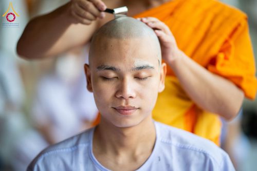 ภาพ No.143958:พิธีตัดปอยผมและปลงผมธรรมทายาท รุ่นเข้าพรรษา ณ มหาวิหารคด คอร์ 16 วัดพระธรรมกาย วันอาทิตย์ที่ 7 กรกฎาคม พ.ศ. 2567