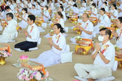 ภาพ No.205696:พิธีสวดพระพุทธมนต์ และถวายภัตตาหารเมนูสวรรค์แด่พระภิกษุ สามเณร วันจันทร์ที่ 3 กุมภาพันธ์ พ.ศ. 2568 ณ หอฉันคุณยายอาจารย์ฯ วัดพระธรรมกาย