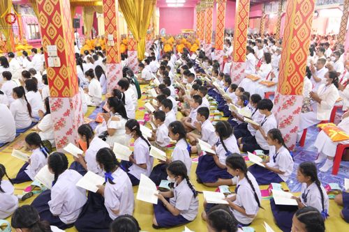 ภาพ No.203529:พิธีทอดผ้าป่าทำนุบำรุงศาสนสถาน ณ วัดตะเคียน ตำบลบางคูเวียง อำเภอบางกรวย จังหวัดนนทบุรี ในโครงการธรรมยาตรา กตัญญูบูชา มหาปูชนียาจารย์ พระมงคลเทพมุนี(สด จนฺทสโร) พระผู้ปราบมาร อนุสรณ์สถาน 7 แห่ง ปีที่ 13 วันที่ 29 มกราคม พ.ศ. 2568