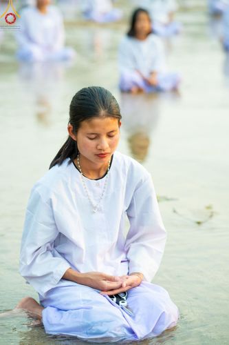 ภาพ No.63289:Photo Story  มหัศจรรย์วัดดงดินแดง Episode 1  พิธีปลงผมนาคธรรมทายาท  ในโครงการบรรพชาอุปสมบทหมู่ ฟื้นฟูพระพุทธศาสนาทั่วไทย วัดดงดินแดง ณ ลำน้ำแม่ตื่น อ.อมก๋อย จ.เชียงใหม่ วันที่ 2 เมษายน พ.ศ. 2567