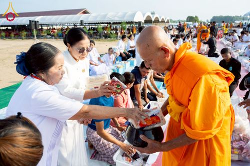 ภาพ No.230169:วันเสาร์ที่ 28 มิถุนายน พ.ศ. 2568 พิธีถวายสังฆทาน 323 วัด 4 จังหวัดชายแดนใต้ ปีที่ 21 ครั้งที่ 178 พิธีมอบกองทุนหนุนแรงใจช่วยครูใต้ ปีที่ 18 ครั้งที่ 142 ณ ศูนย์อบรมเยาวชนจังหวัดปัตตานี