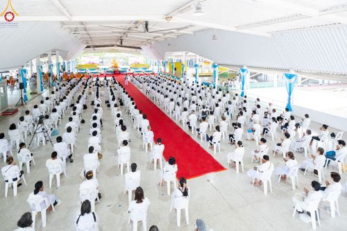 ภาพ No.85023:พิธีเจริญพระพุทธมนต์และพิธีสักการะ รูปเหมือนพระมงคลเทพมุนี (สด จนฺทสโร) ในวันที่ 5 สิงหาคม พ.ศ. 2566 ณ วัดพระธรรมกาย จ.ปทุมธานี เพื่ออัญเชิญประดิษฐาน  ณ วิหารพระมงคลเทพุนี (สด จนฺทสโร) ศูนย์ปฏิบัติธรรมภาคใต้ อ.บางกล่ำ จ.สงขลา