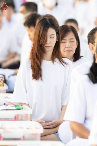 ภาพ No.105259:พิธีตักบาตรฉลองพระบวชใหม่ รุ่นบูชาธรรมมหาปูชนียาจารย์ และต้อนรับศักราชใหม่ วันจันทร์ที่ 1 มกราคม พ.ศ. 2567 ณ ลานธรรมพระมหาธรรมกายเจดีย์ วัดพระธรรมกาย