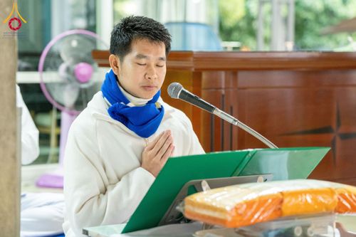 ภาพ No.194386:พิธีถวายภัตตาหารเป็นสังฆทาน แด่พระธรรมยาตรา ณ อนุสรณ์สถานมหาวิหารพระมงคลเทพมุนี (โลตัสแลนด์) อ.สองพี่น้อง จ.สุพรรณบุรี ในโครงการธรรมยาตรา กตัญญูบูชา มหาปูชนียาจารย์ พระมงคลเทพมุนี(สด จนฺทสโร) พระผู้ปราบมาร ปีที่ 13 วันที่ 13 มกราคม พ.ศ.2568