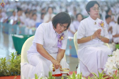 ภาพ No.263901:วันอาทิตย์ที่ 2 พฤศจิกายน พ.ศ. 2568 พิธีตักบาตรอาทิตย์ต้นเดือน ณ บ้านแก้วเรือนทองคุณยายฯ วัดพระธรรมกาย