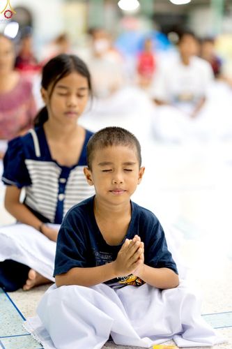 ภาพ No.235412:วันที่ 30-31 กรกฎาคม พ.ศ. 2568 วัดพระธรรมกาย มูลนิธิธรรมกาย ร่วมกับศูนย์ส่งเสริมศีลธรรมจังหวัดสุรินทร์ เปิดศูนย์พักพิงชั่วคราวเพื่อช่วยเหลือประชาชน ผู้อพยพจากเหตุปะทะกันตามแนวชายแดน ไทย-กัมพูชา ตั้งแต่วันที่ 24 กรกฎาคม พ.ศ.2568 เป็นต้นไป