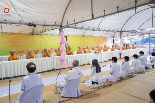 ภาพ No.199380:พิธีถวายภัตตาหารเป็นสังฆทาน แด่พระธรรมยาตรา ณ อนุสรณ์สถานบางปลา วัดบางปลา อำเภอบางเลน จังหวัดนครปฐม ในโครงการธรรมยาตรา กตัญญูบูชา มหาปูชนียาจารย์ พระมงคลเทพมุนี(สด จนฺทสโร) พระผู้ปราบมาร อนุสรณ์สถาน 7 แห่ง ปีที่ 13 วันที่ 22 มกราคม พ.ศ. 2568