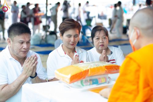 ภาพ No.109193:พิธีถวายภัตตาหารเป็นสังฆทาน แด่คณะพระธรรมยาตราฯ วันที่ 10 มกราคม พ.ศ. 2567 ณ อนุสรณ์สถานคลองบางนางแท่น อ.สามพราน จ.นครปฐม