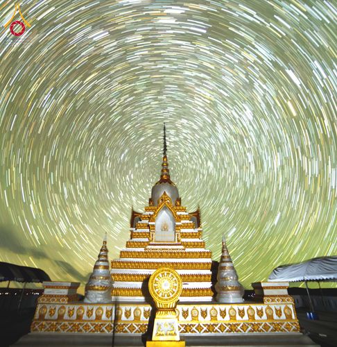 ภาพ No.131461:พิธีอัญเชิญพระบรมสารีริกธาตุ และองค์พระพุทธรัตนกายสิทธิ์ ติดตั้งองค์พระเจดีย์จตุรทิศ ถวายองค์พระเจดีย์ ลานธรรมและกำแพงแก้ว ถวายเป็นพุทธบูชา น้อมถวายบูชาธรรมหลวงพ่ออายุวัฒนมงคล ๘๐ พรรษา วันเสาร์ที่ ๑๖ มีนาคม พ.ศ. ๒๕๖๗ ณ วัดเขาพญาปราบ ต.ตะขบ อ.ปักธงชัย จ.น