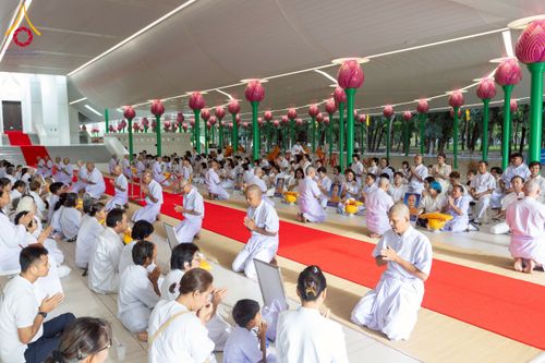 ภาพ No.244701:วันเสาร์ที่ 6 กันยายน พ.ศ. 2568 พิธีขอขมา-รับผ้าไตรของนาคธรรมทายาท โครงการอุปสมบทหมู่บูชาธรรมครบรอบ 108 ปี  วันครูผู้ค้นพบวิชชาธรรมกาย ณ โบสถ์พระไตรปิฎก วัดพระธรรมกาย