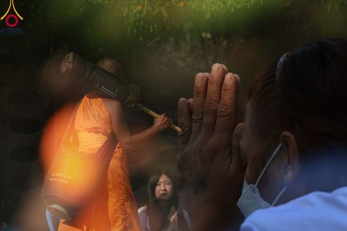 ภาพ No.107875:พิธีต้อนรับพระธรรมยาตรา ในโครงการธรรมยาตรากตัญญูบูชา มหาปูชนียาจารย์ พระมงคลเทพมุนี(สด จนฺทสโร) พระผู้ปราบมาร อนุสรณ์สถาน 7 แห่ง ปีที่ 12 วันที่ 7 มกราคม พ.ศ. 2567 ณ อนุสรณ์สถานคลองบางนางแท่น  อ.สามพราน จ.นครปฐม