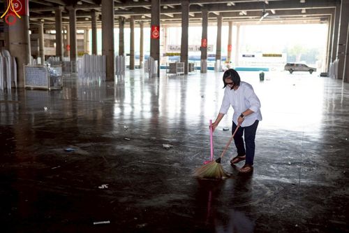 ภาพ No.220789:วันที่ 24-25 เมษายน พ.ศ. 2568 การเก็บงาน ผ้ารับประเคน ผ้าระบาย โต๊ะ เก้าอี้  ภายหลังงานวันคุ้มครองโลก ณ วัดพระธรรมกาย