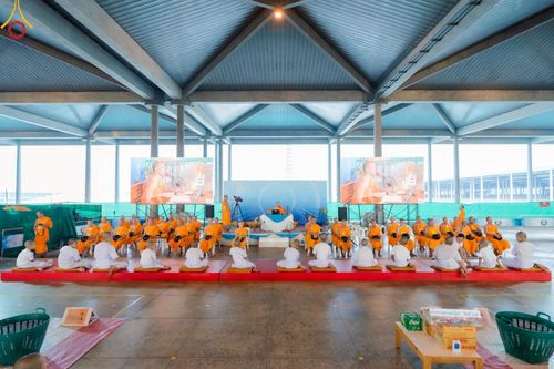 ภาพ No.214606:วันศุกร์ที่ 4 เมษายน พ.ศ.2568 นาคธรรมทายาทตักบาตรพระพี่เลี้ยง ในโครงการบรรพชาสามเณร ฟื้นฟูพระพุทธศาสนาทั่วไทย ณ วิหารคด 22 วัดพระธรรมกาย