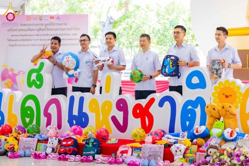 ภาพ No.193515:วัดพระธรรมกาย และ มูลนิธิธรรมกาย มอบของขวัญสนับสนุนงานวันเด็ก วันที่ 8 มกราคม พ.ศ. 2568 ณ อาคารโถงช้างฯ วัดพระธรรมกาย อ.คลองหลวง จ.ปทุมธานี